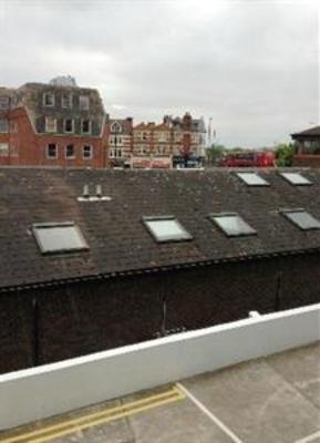 фото отеля Travelodge London Teddington