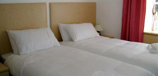 фото отеля Lansdowne Garden Apartment