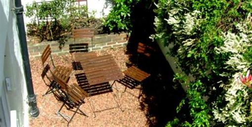 фото отеля Lansdowne Garden Apartment