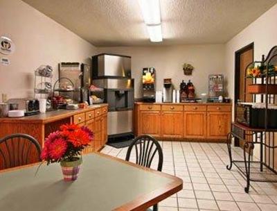 фото отеля Super 8 Moorhead