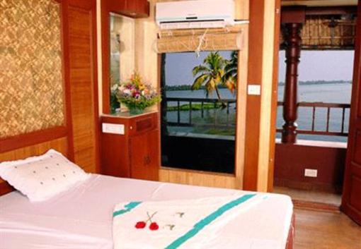 фото отеля House Boat Grandeur
