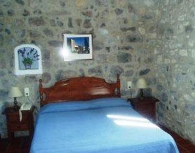 фото отеля Hostal de la Rovira Montagut i Oix