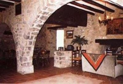фото отеля Hostal de la Rovira Montagut i Oix
