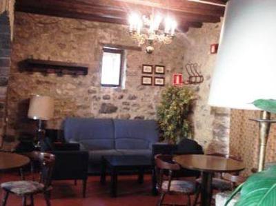 фото отеля Hostal de la Rovira Montagut i Oix