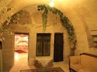 фото отеля Emily's Cave House