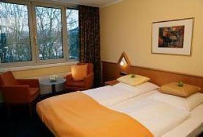 фото отеля Hotel Engelhardt Pfullingen