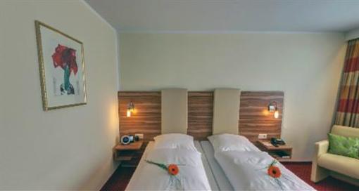 фото отеля Hotel Engelhardt Pfullingen