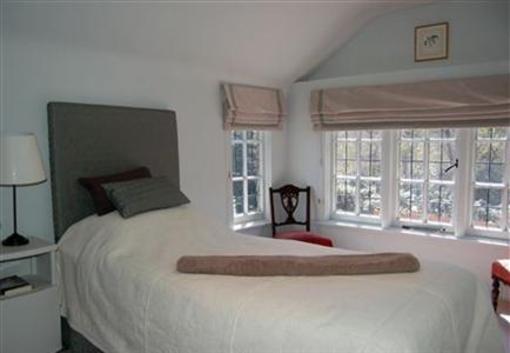 фото отеля Arundel Holt Court Bed and Breakfast Petworth