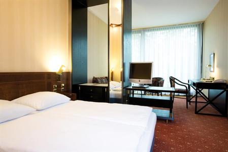 фото отеля Derag Livinghotel Kanzler