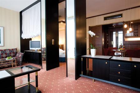 фото отеля Derag Livinghotel Kanzler