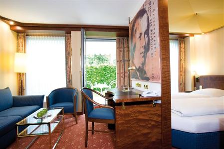 фото отеля Derag Livinghotel Kanzler