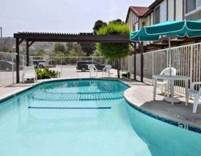 фото отеля Super 8 Santa Clarita Valencia