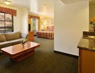 фото отеля Super 8 Santa Clarita Valencia