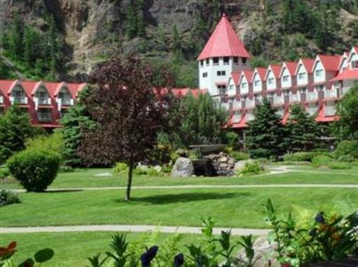 фото отеля Three Valley Lake Chateau Resort Revelstoke