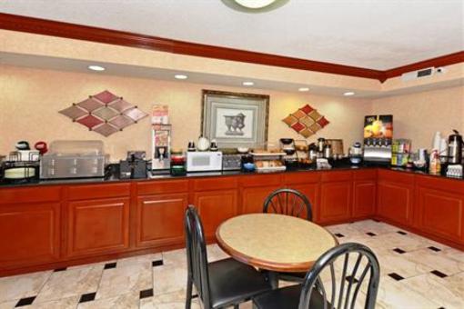 фото отеля BEST WESTERN Luxury Inn & Suites
