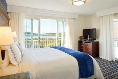 фото отеля Newport Beach Hotel & Suites