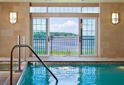 фото отеля Newport Beach Hotel & Suites