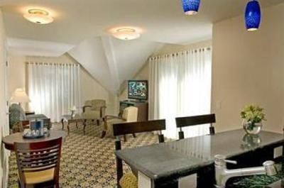 фото отеля Newport Beach Hotel & Suites