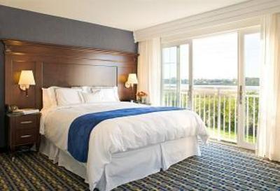 фото отеля Newport Beach Hotel & Suites