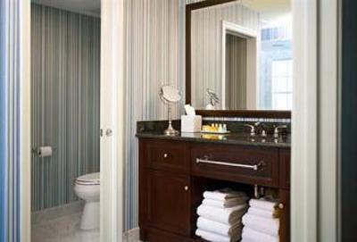 фото отеля Newport Beach Hotel & Suites