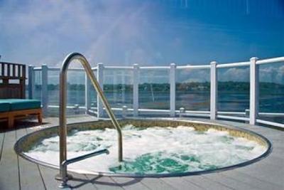 фото отеля Newport Beach Hotel & Suites