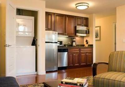 фото отеля Newport Beach Hotel & Suites