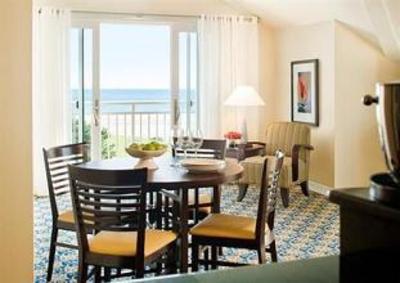 фото отеля Newport Beach Hotel & Suites