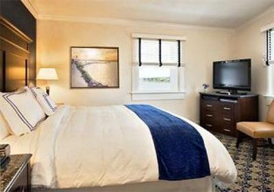 фото отеля Newport Beach Hotel & Suites