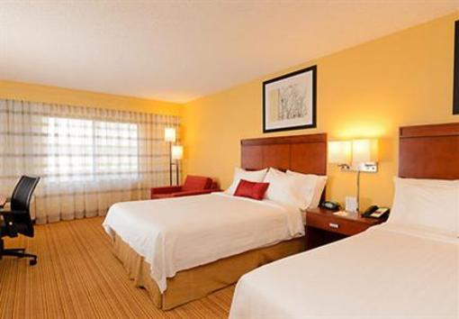 фото отеля Courtyard by Marriott Frederick