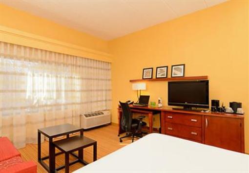 фото отеля Courtyard by Marriott Frederick