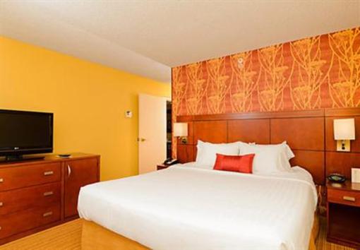фото отеля Courtyard by Marriott Frederick