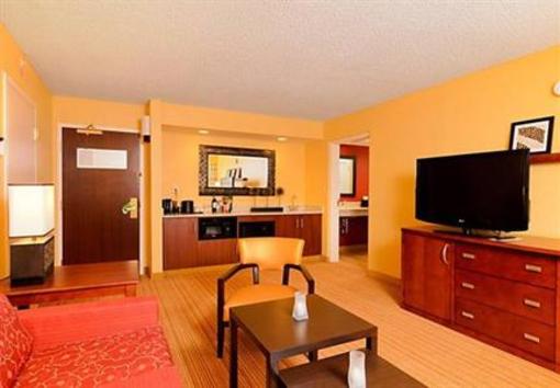 фото отеля Courtyard by Marriott Frederick
