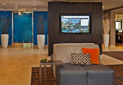 фото отеля Courtyard by Marriott Frederick