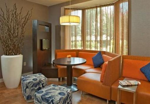 фото отеля Courtyard by Marriott Frederick