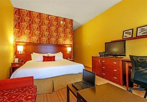 фото отеля Courtyard by Marriott Frederick