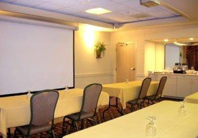 фото отеля Tifton Inn & Suites