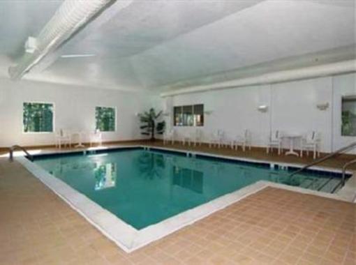 фото отеля Jameson Inn & Suites Newport News