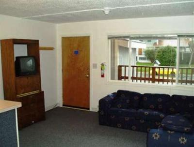 фото отеля Bent Prop Inn & Hostel of Alaska
