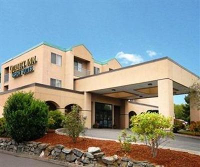 фото отеля Quality Inn Baron Suites