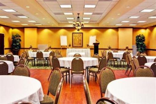 фото отеля Holiday Inn Express Hotel & Suites Millington-Memphis Area