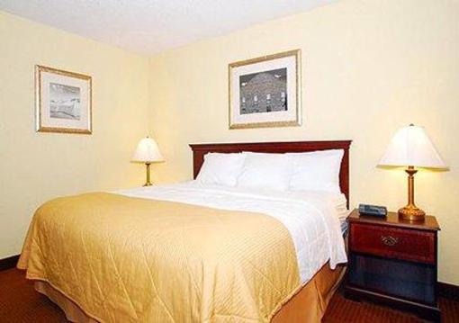 фото отеля Clarion Inn & Suites Wichita