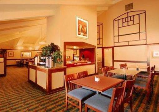 фото отеля Clarion Inn & Suites Wichita