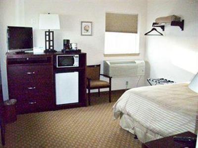 фото отеля Price Pointe Inn