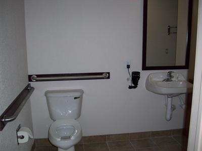 фото отеля Price Pointe Inn