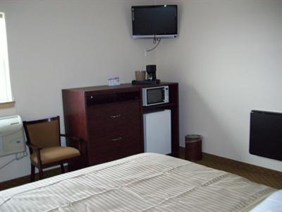 фото отеля Price Pointe Inn