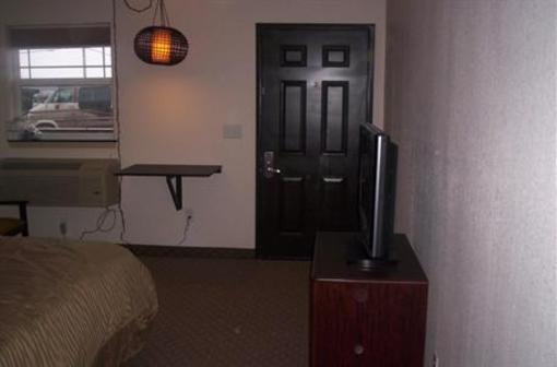 фото отеля Price Pointe Inn