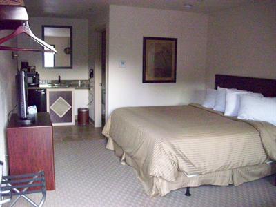 фото отеля Price Pointe Inn