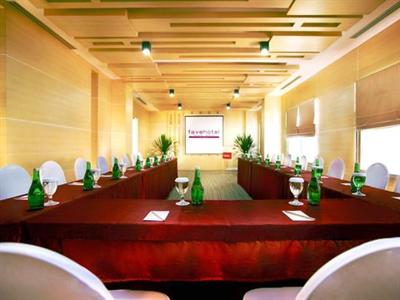 фото отеля Favehotel Kemang
