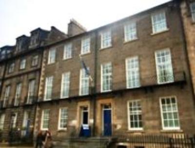 фото отеля Travelodge Edinburgh Central Queen Street