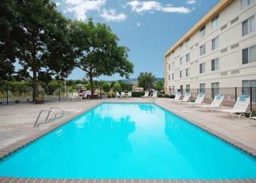 фото отеля Quality Inn & Suites Garden Of The Gods Colorado Springs